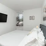 Marta Luxury House With Heated Pool