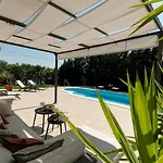 Marta Luxury House With Heated Pool Вилла