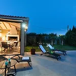 Вилла Marta Luxury House With Heated Pool