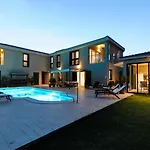 Marta Luxury House With Heated Pool Plano
