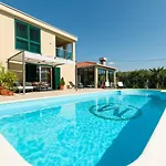 Вилла Marta Luxury House With Heated Pool *