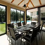 Marta Luxury House With Heated Pool