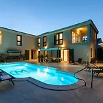 Marta Luxury House With Heated Pool Plano