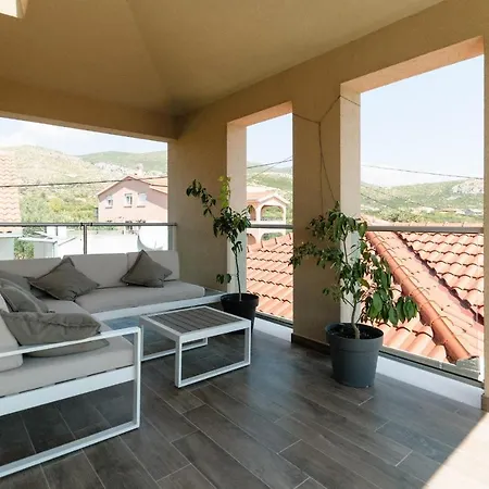 Marta Luxury House With Heated Pool Willa