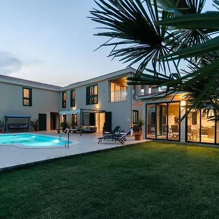 Marta Luxury House With Heated Pool Villa Plano