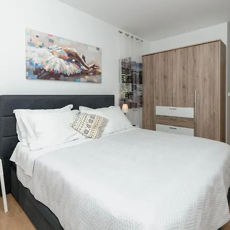 Marta Luxury House With Heated Pool