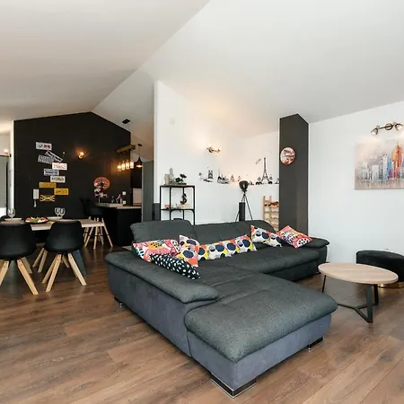 Marta Luxury House With Heated Pool