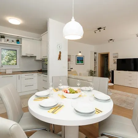 Marta Luxury House With Heated Pool Villa
