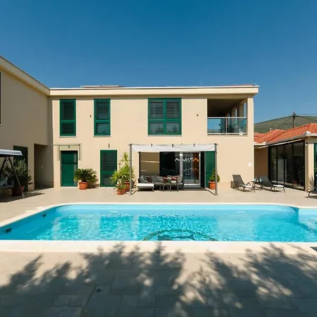 빌라 Marta Luxury House With Heated Pool