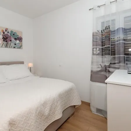 Villa Marta Luxury House With Heated Pool Plano