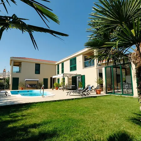 Villa Marta Luxury House With Heated Pool Plano