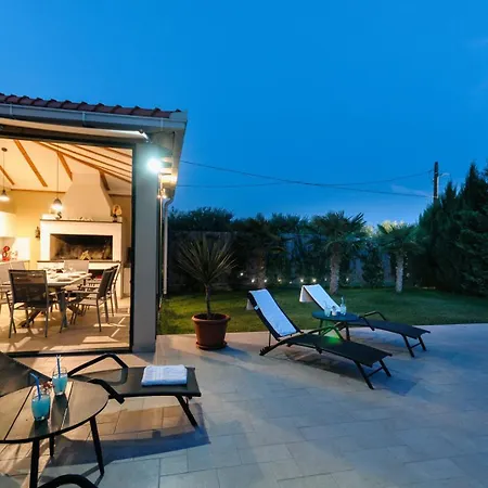 Villa Marta Luxury House With Heated Pool