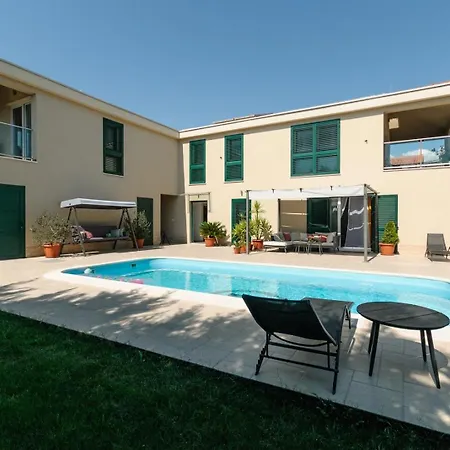 Marta Luxury House With Heated Pool Villa *