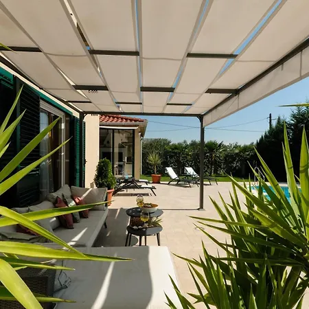 Villa Marta Luxury House With Heated Pool