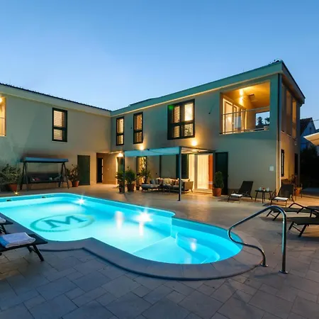 Marta Luxury House With Heated Pool Plano