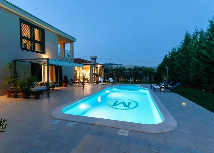 Marta Luxury House With Heated Pool 빌라