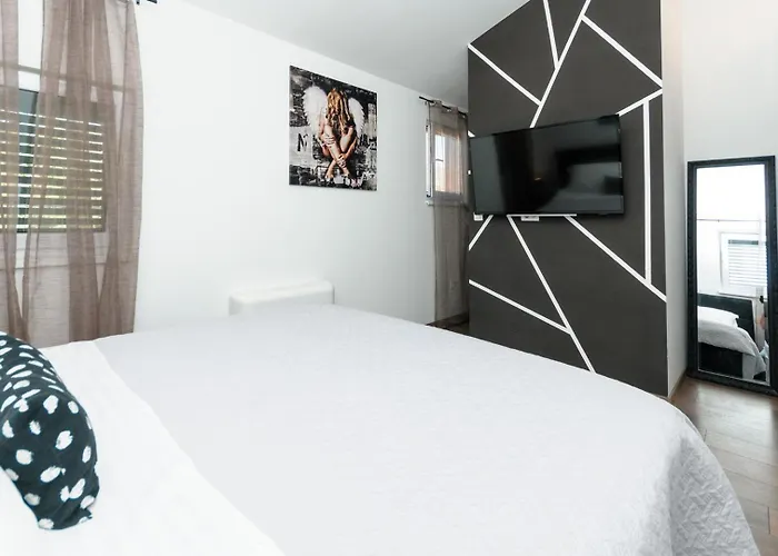 빌라 Marta Luxury House With Heated Pool