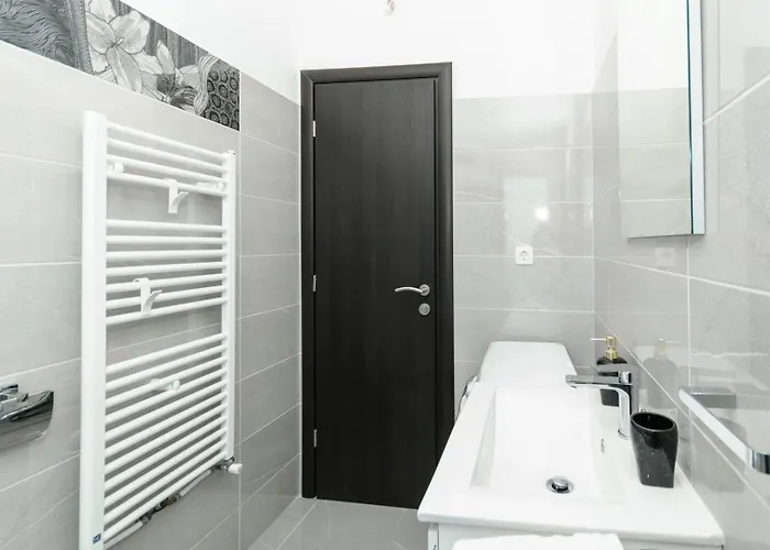 Marta Luxury House With Heated Pool