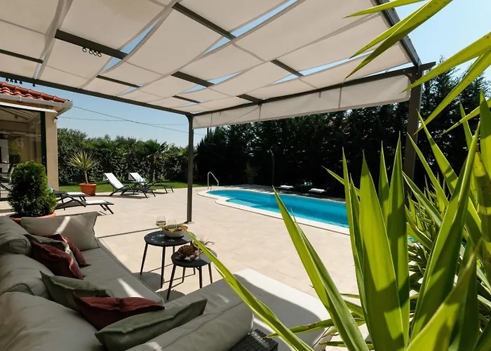 Marta Luxury House With Heated Pool 빌라