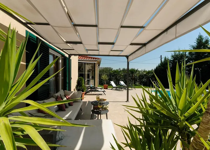 빌라 Marta Luxury House With Heated Pool