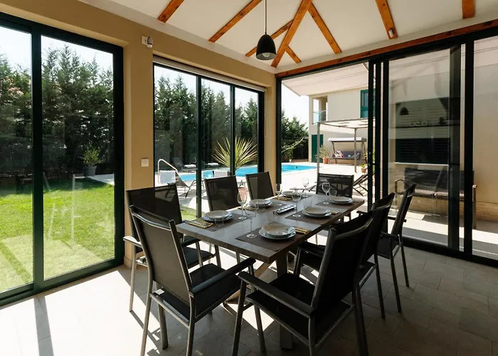 Marta Luxury House With Heated Pool